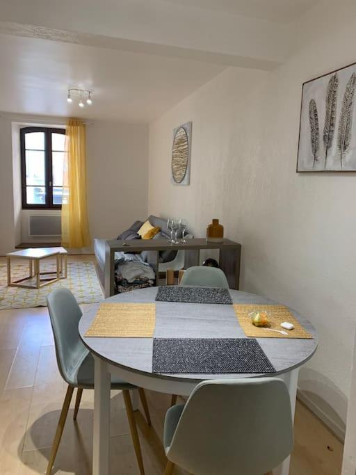 Aubenas : Beau Studio, Proche Du Chateau Buitenkant foto